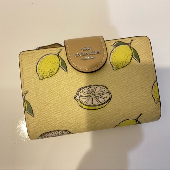 Coach Lemon Print Wallet $198 RETAIL NWT - Picture 1 of 6